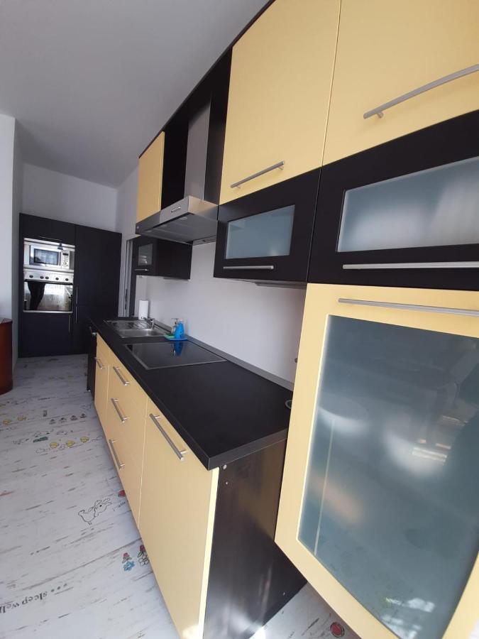 Zluty Apartman A6 V Chomutove Apartment Bagian luar foto