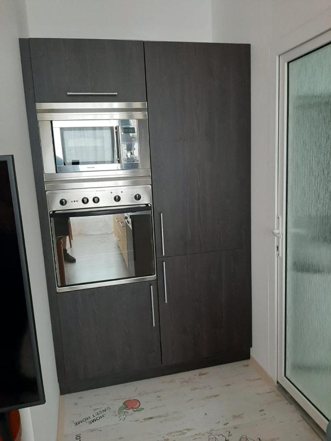 Zluty Apartman A6 V Chomutove Apartment Bagian luar foto