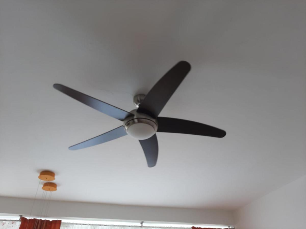 Zluty Apartman A6 V Chomutove Apartment Bagian luar foto