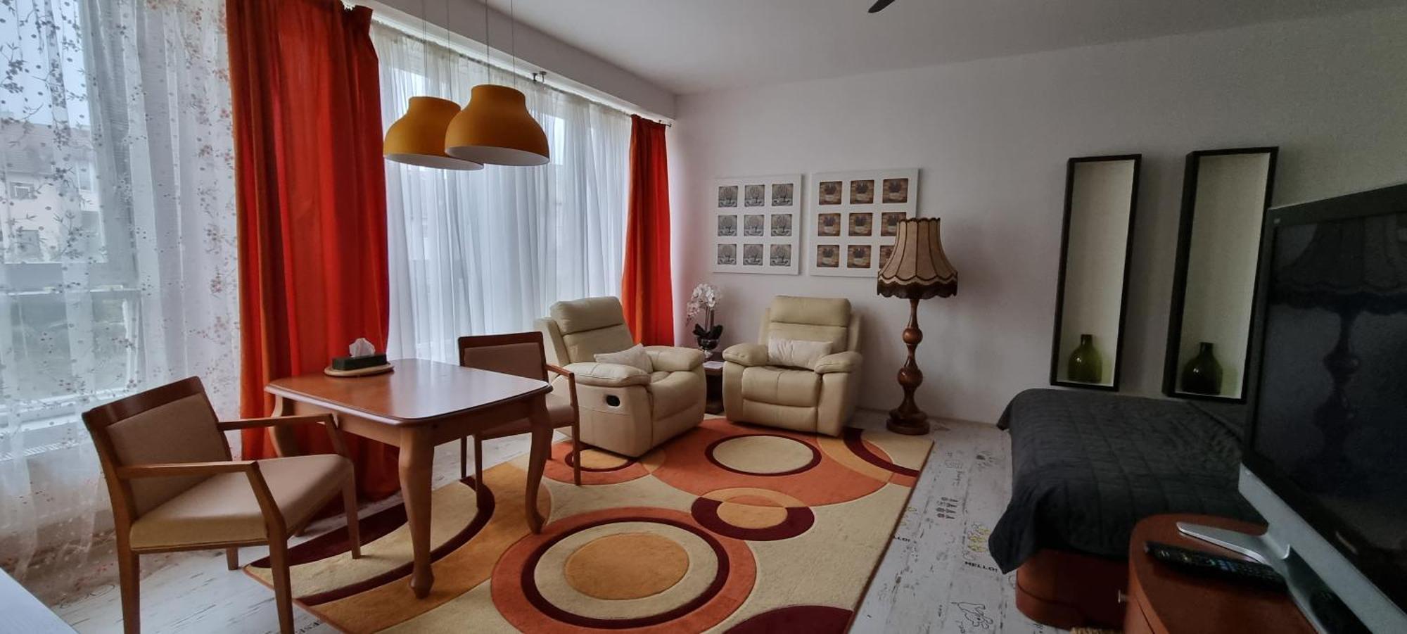 Zluty Apartman A6 V Chomutove Apartment Bagian luar foto